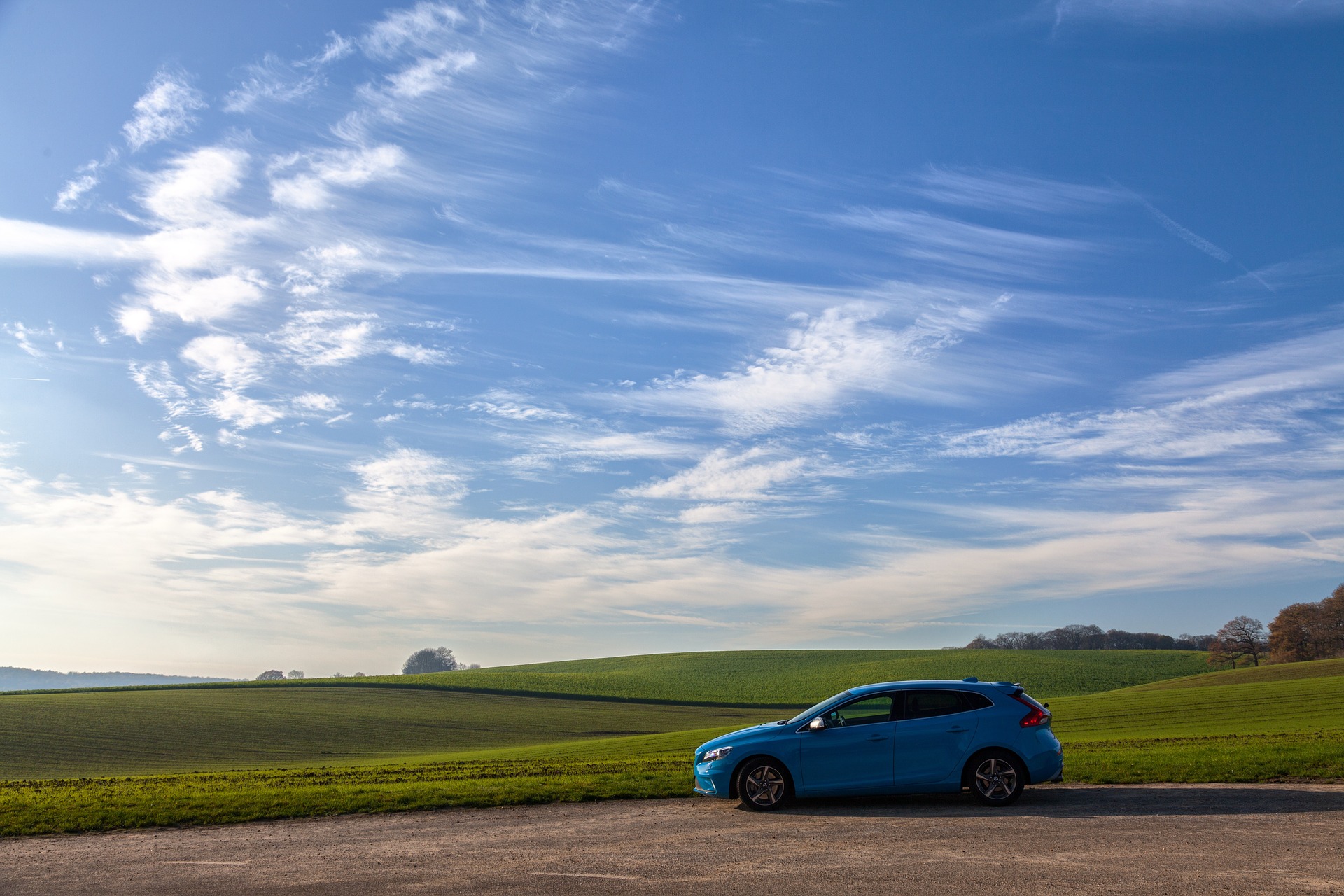 blue-car-1209666_1920